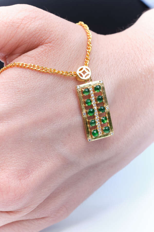 Elegant and rare Type-A Burmese jadeite pendant - Image 3